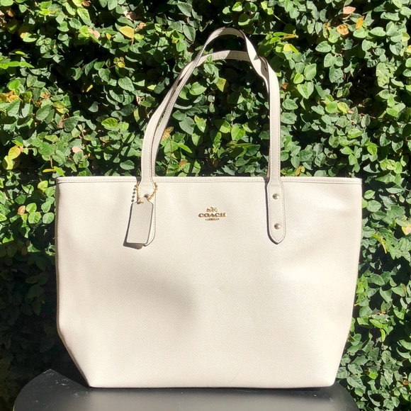 ❗️SALE❗️Coach NWT Cream Leather Tote Bag - Picture 2 of 8